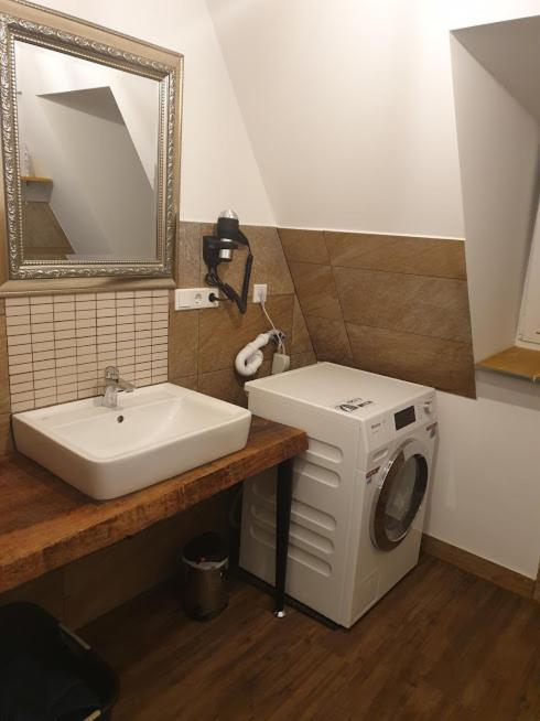 Victory Guesthouse - Handwerker Pension Bielefeld Luaran gambar