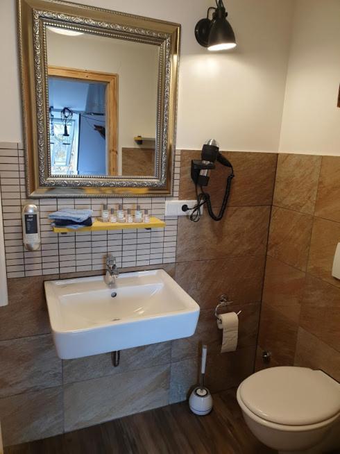 Victory Guesthouse - Handwerker Pension Bielefeld Luaran gambar