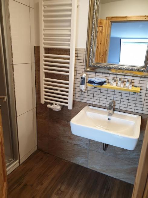 Victory Guesthouse - Handwerker Pension Bielefeld Luaran gambar